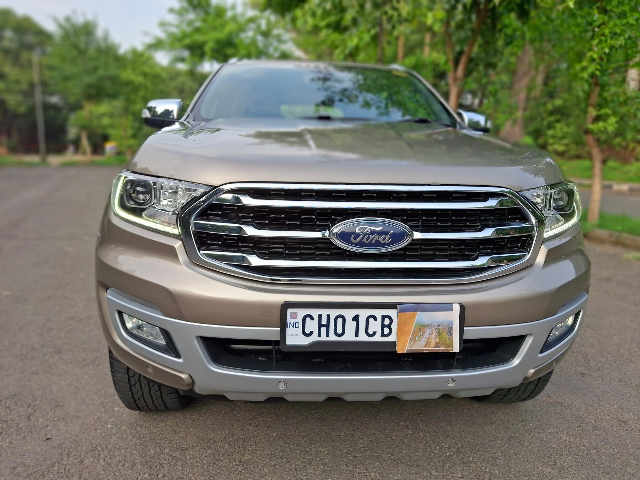 Ford Endeavour 2.0 4×2 Titanium Plus (BS6)
