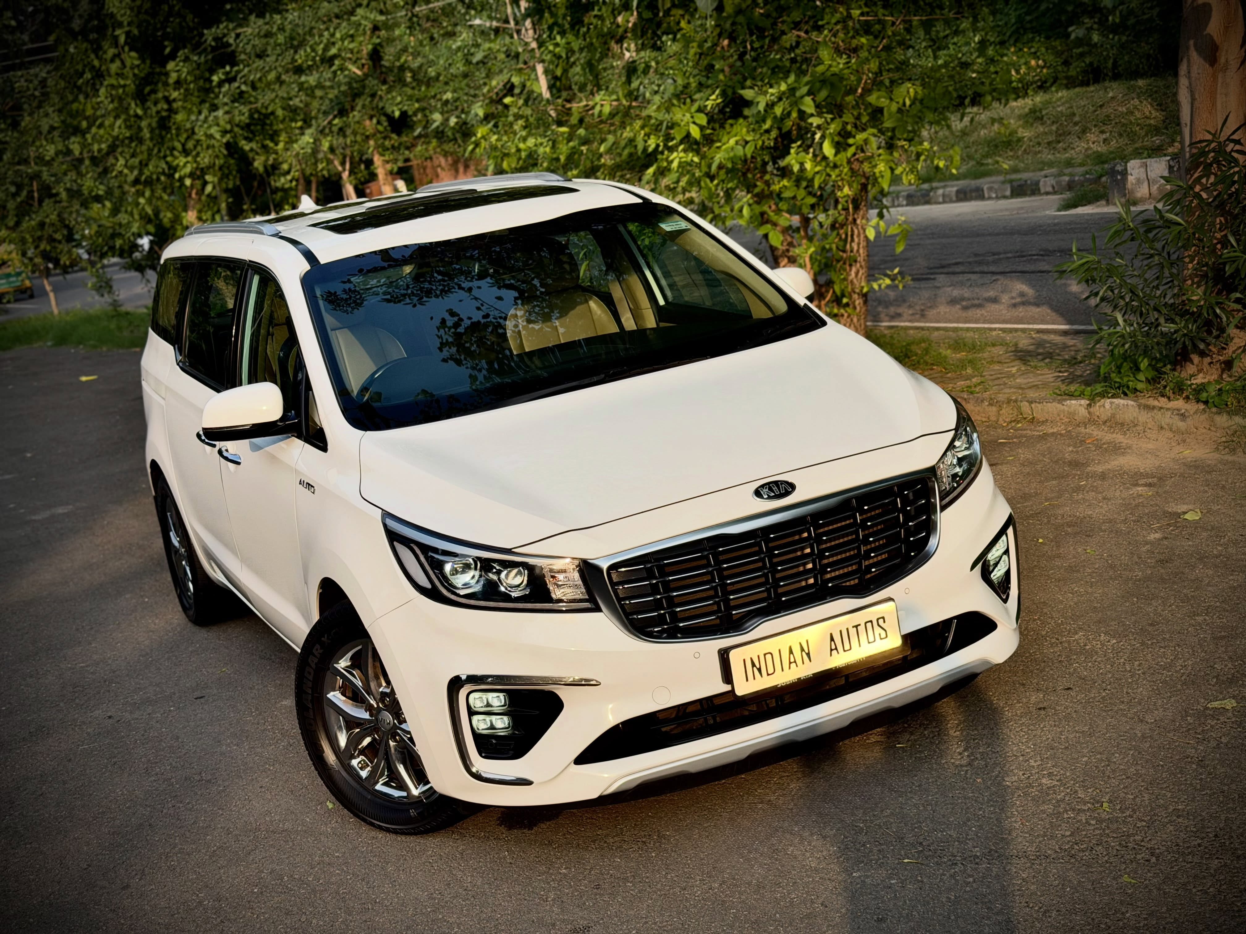 Kia Carnival Limousine (BS6)