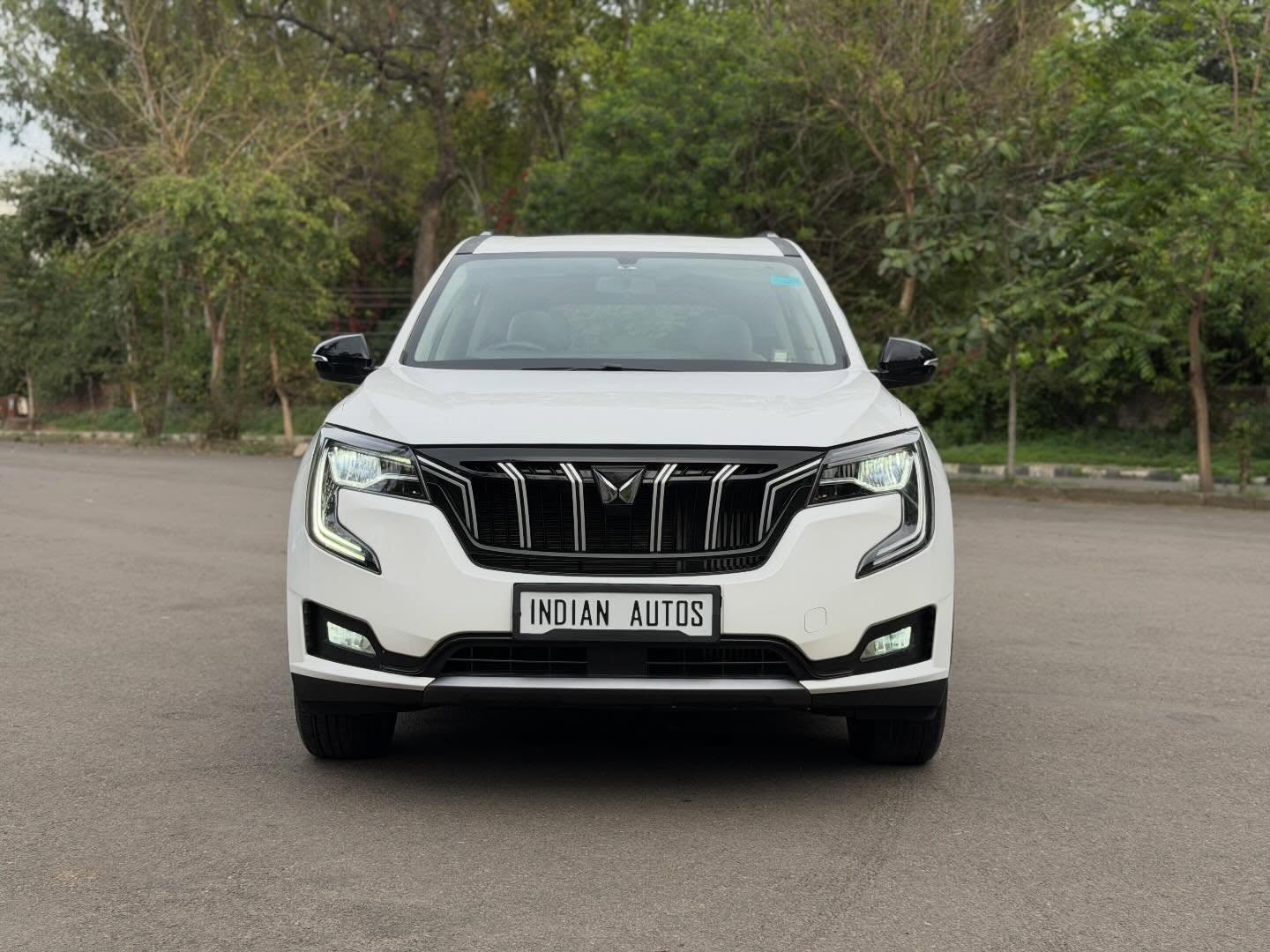 Mahindra XUV700 AX5 Petrol Automatic